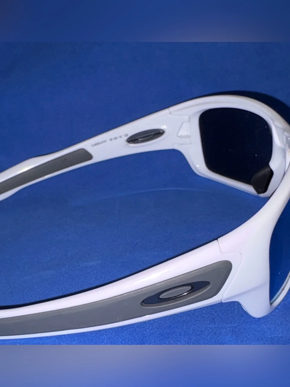 Oakley Turbine White Sport Wrap Sunglasses with Blue Lenses PLS READ DESCRIPTION